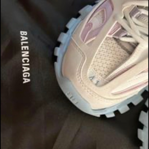 Balenciagas less than half price - Picture 5 of 5